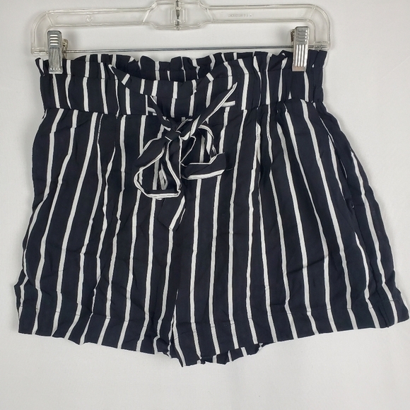 Ambiance Apparel Black/White Striped Paper Bag Shorts High Waist With Tie Size M - Picture 1 of 5